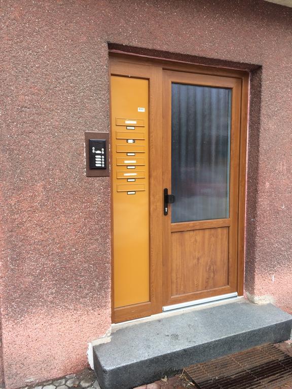 Apartman Namesti Horniku Трутнов Екстериор снимка